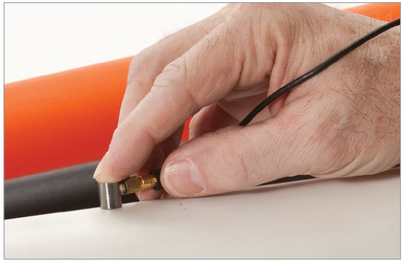 測量中的45MG高級超聲波測厚儀