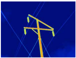 使用 TiX560 熱像儀和標(biāo)準(zhǔn)鏡頭捕獲的高壓輸電桿