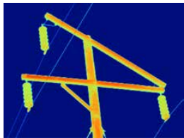 使用福祿克 2 倍長焦鏡頭以圖4中的相同距離捕獲的相同輸電桿圖