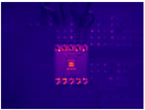 采用 TiX560 熱像儀搭配標準鏡頭 拍攝到的未通電電阻器的圖像。